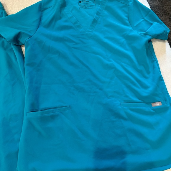 Figs Women's Scrub Set in Teal and Beige - Picture 2 of 3